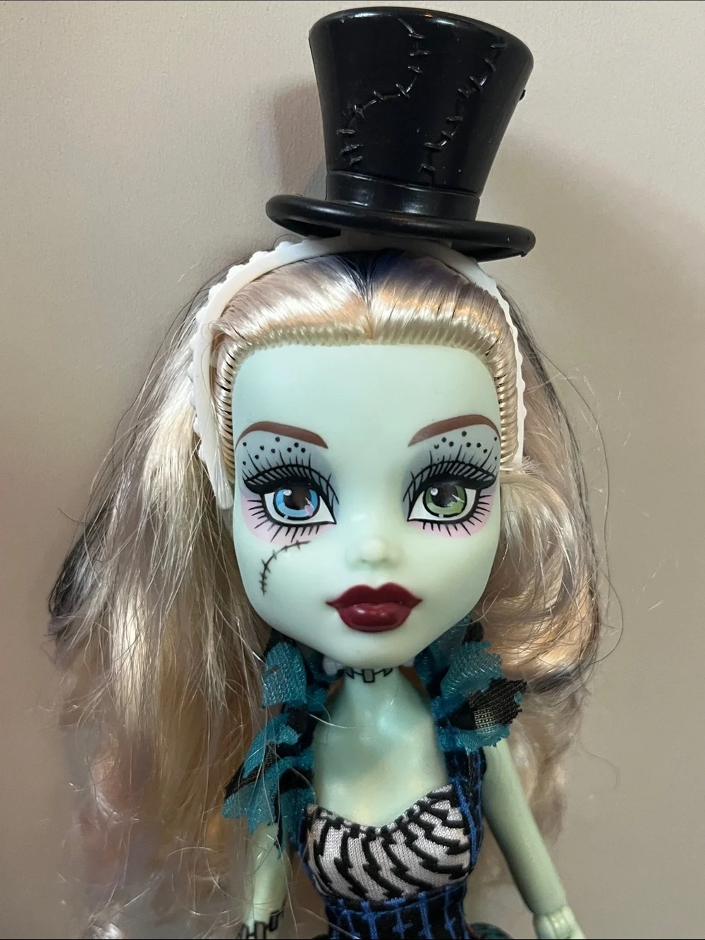 Monster High Freak Du Chic Frankie Stein - Picture 2 of 6